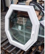 Fenêtre oblique hexagone à la française 860x980 blanc PVC